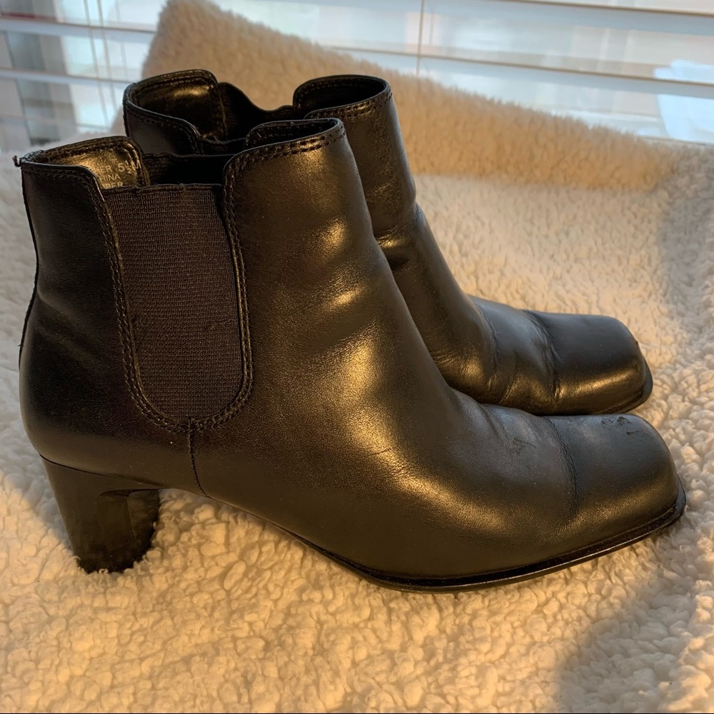 Hillard & Hanson Black Ankle Booties 5.5